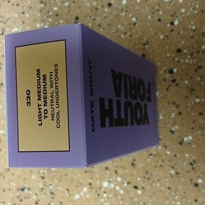 New In Box-YOUTHFORIA Date Night Skin Tint Serum Foundation 320-Light M-Medium)